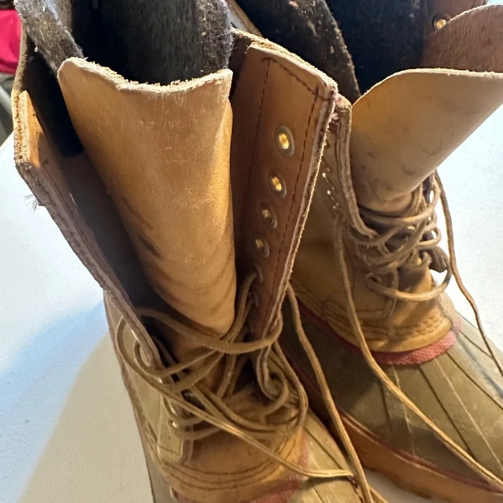 VTG World Famous Duck Boots Mens 10 Tan Winter Snow Outdoor Steel‎ Shank Lace Up